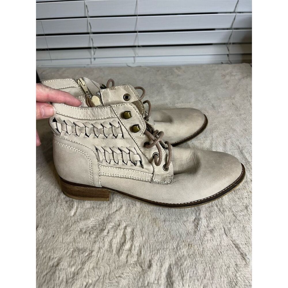 ALDO Women's Ivory Lace-Up Ankle Boots Size 8 Casual Booties